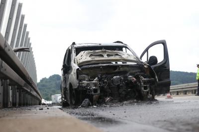 Schorndorf: Fahrzeug in Vollbrand - Vollsperrung der B 29